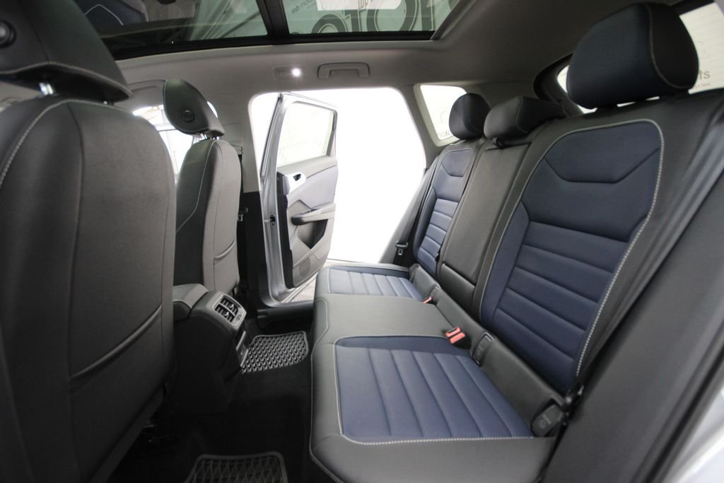 2025 Volkswagen Taos SEL - Photo 29