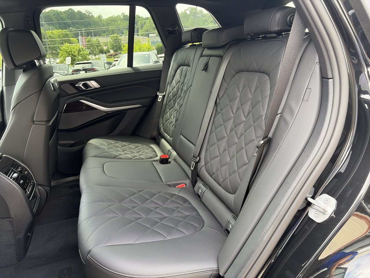 New 2026 Black Sapphire Metallic BMW xDrive40i image 32