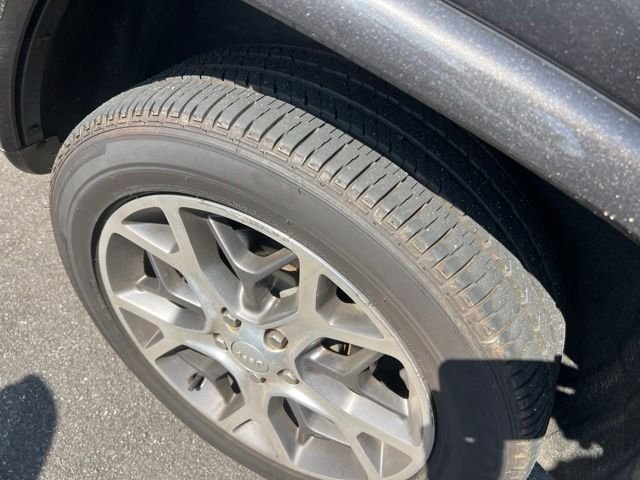 Used 2021 Crystal Metallic Jeep Overland image 17
