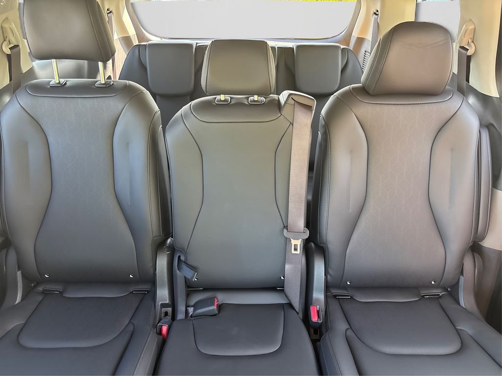 2026 Kia Carnival EX - Photo 11