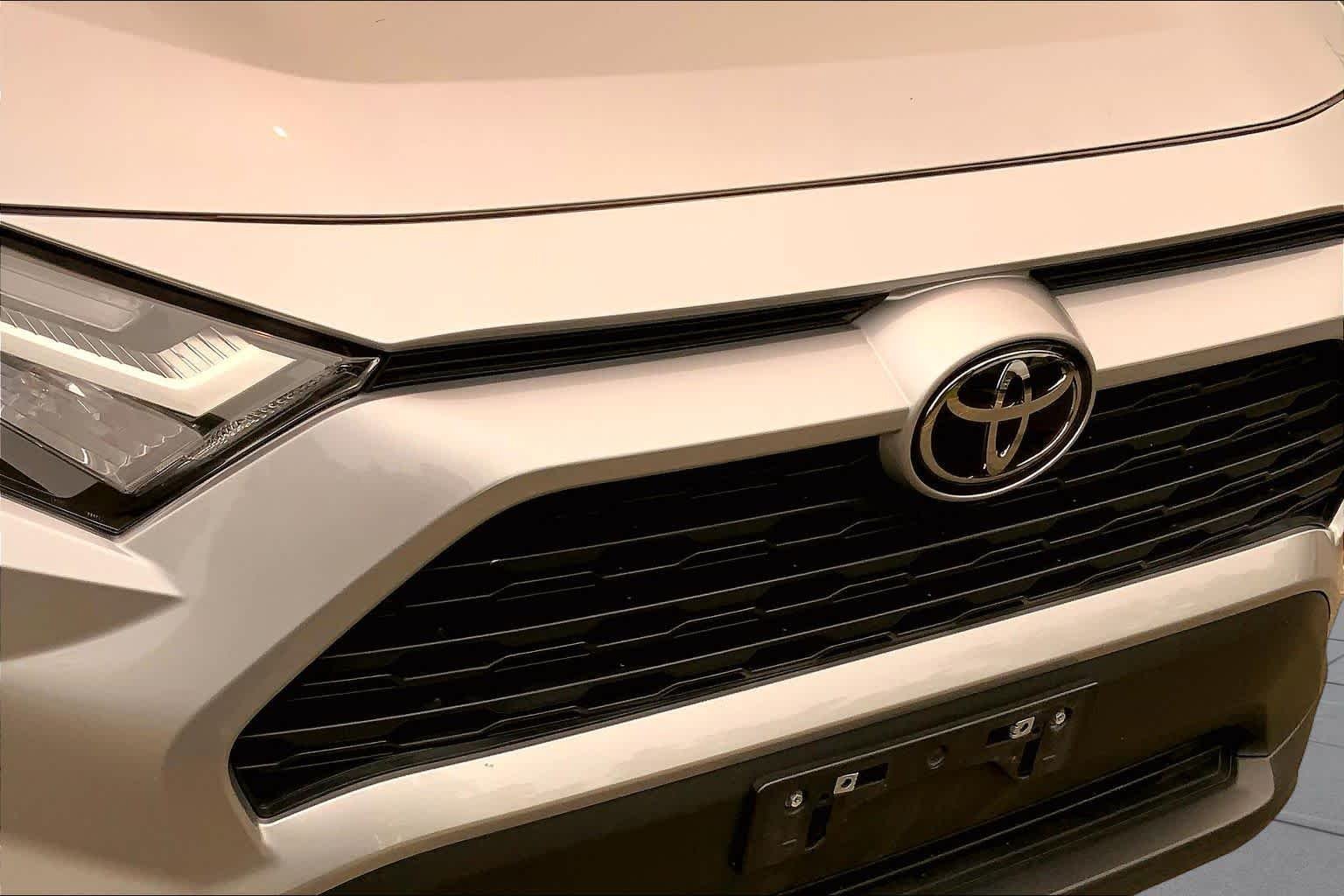 Used 2023 Silver Sky Metallic Toyota XLE image 30