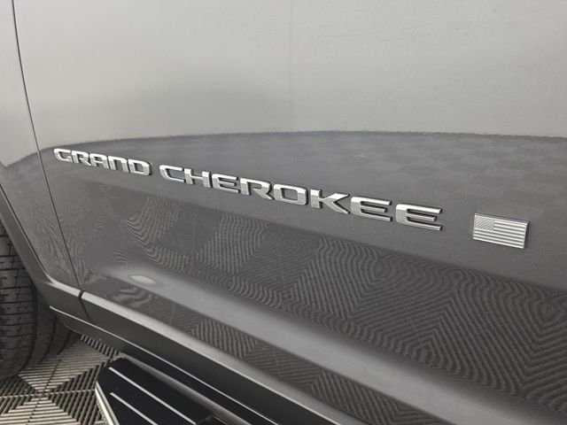 Used 2022 Gray Jeep Laredo image 10