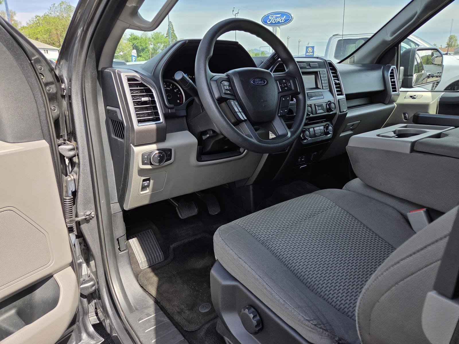 Used 2015  Ford  image 11