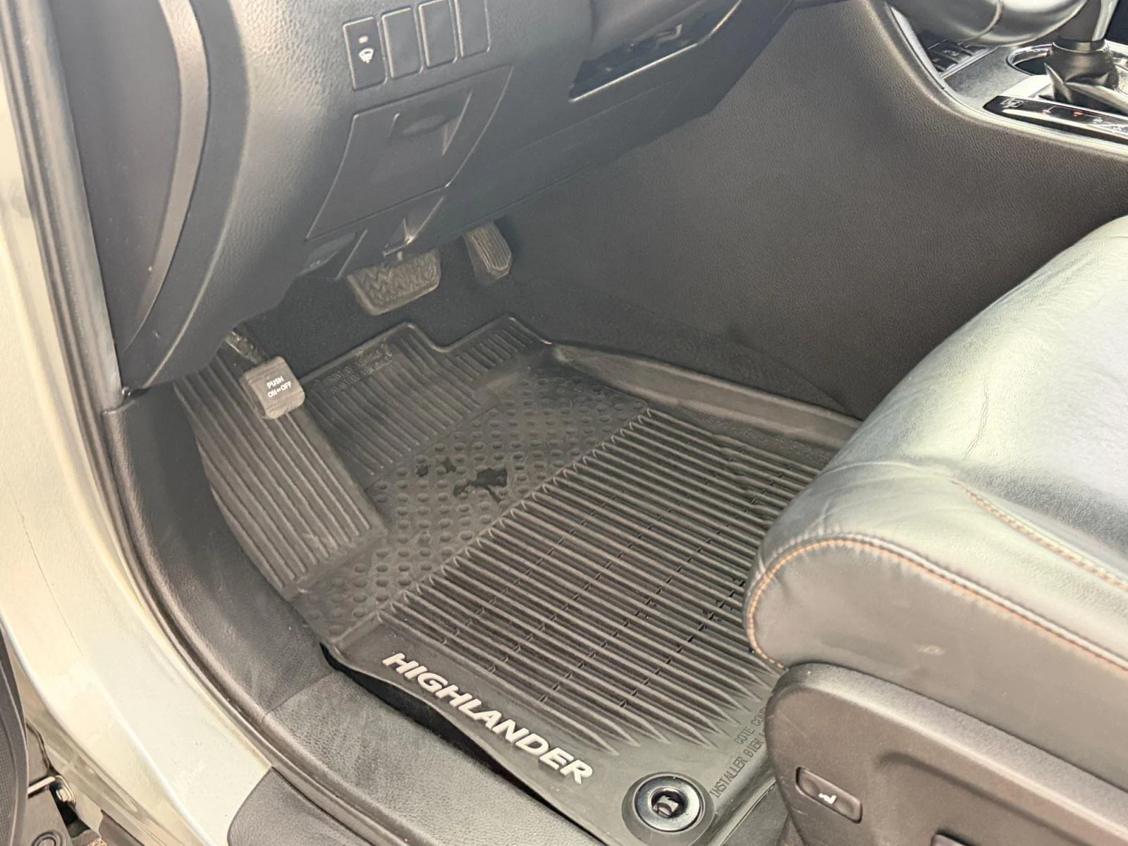 Used 2019 Celestial Silver Metallic Toyota XLE image 36