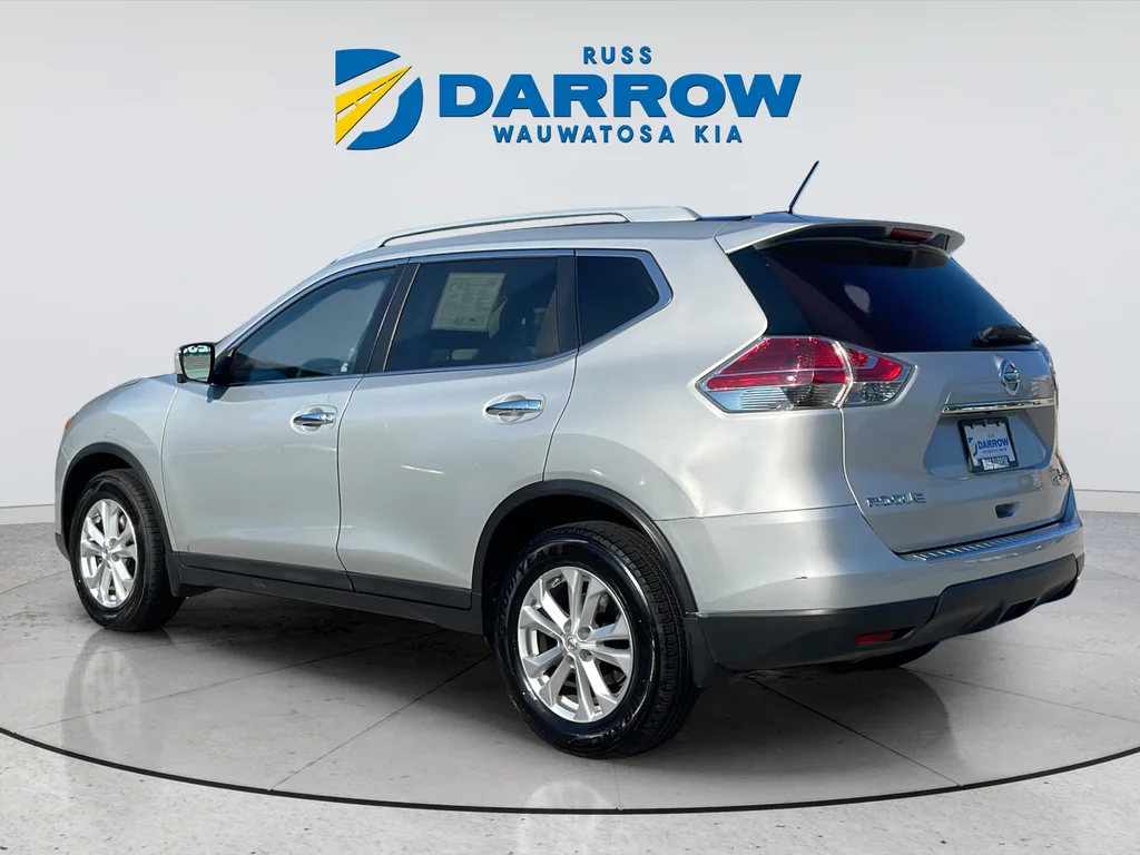 Used 2015 Silver Nissan SV image 3
