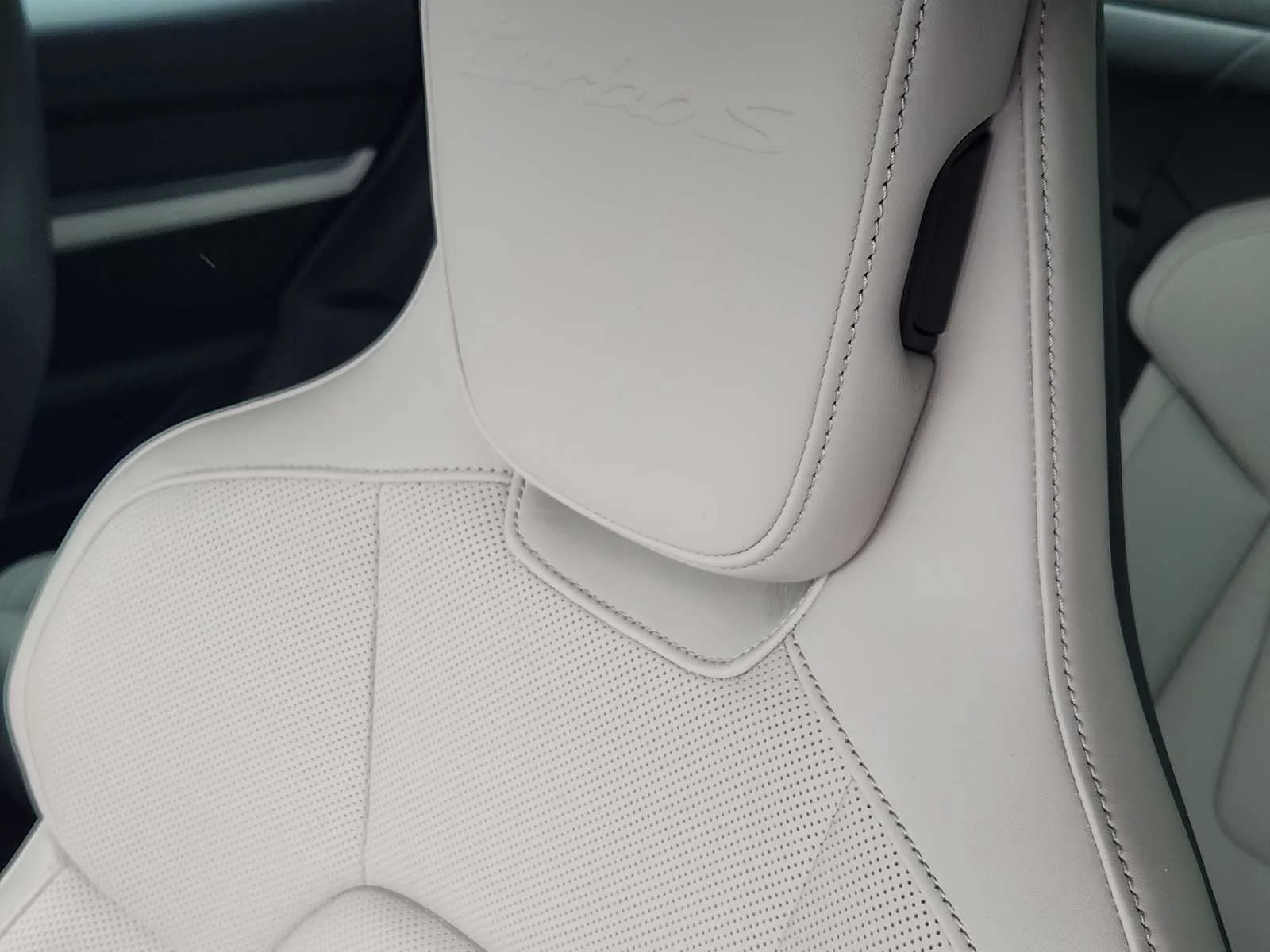 2021 Porsche Taycan Turbo S - Photo 14
