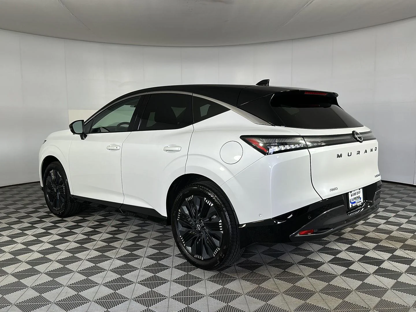 Used 2025 Everest White Pearl Tricoat/Super Black Nissan Platinum image 24