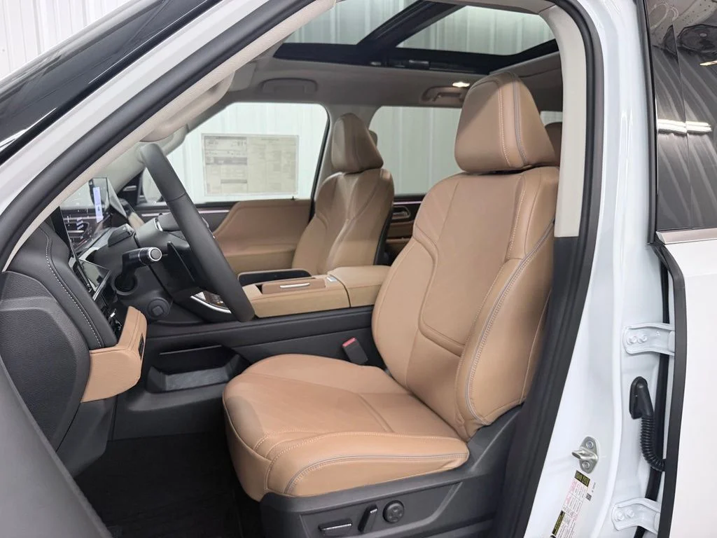 New 2027 RADIANT WHITE INFINITI Luxe 2WD image 15
