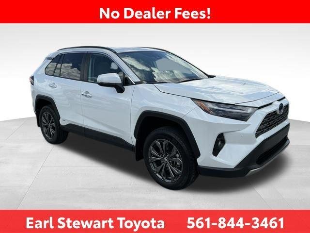 Certified Used 2024 WIND CHILL PEARL Toyota  image 3