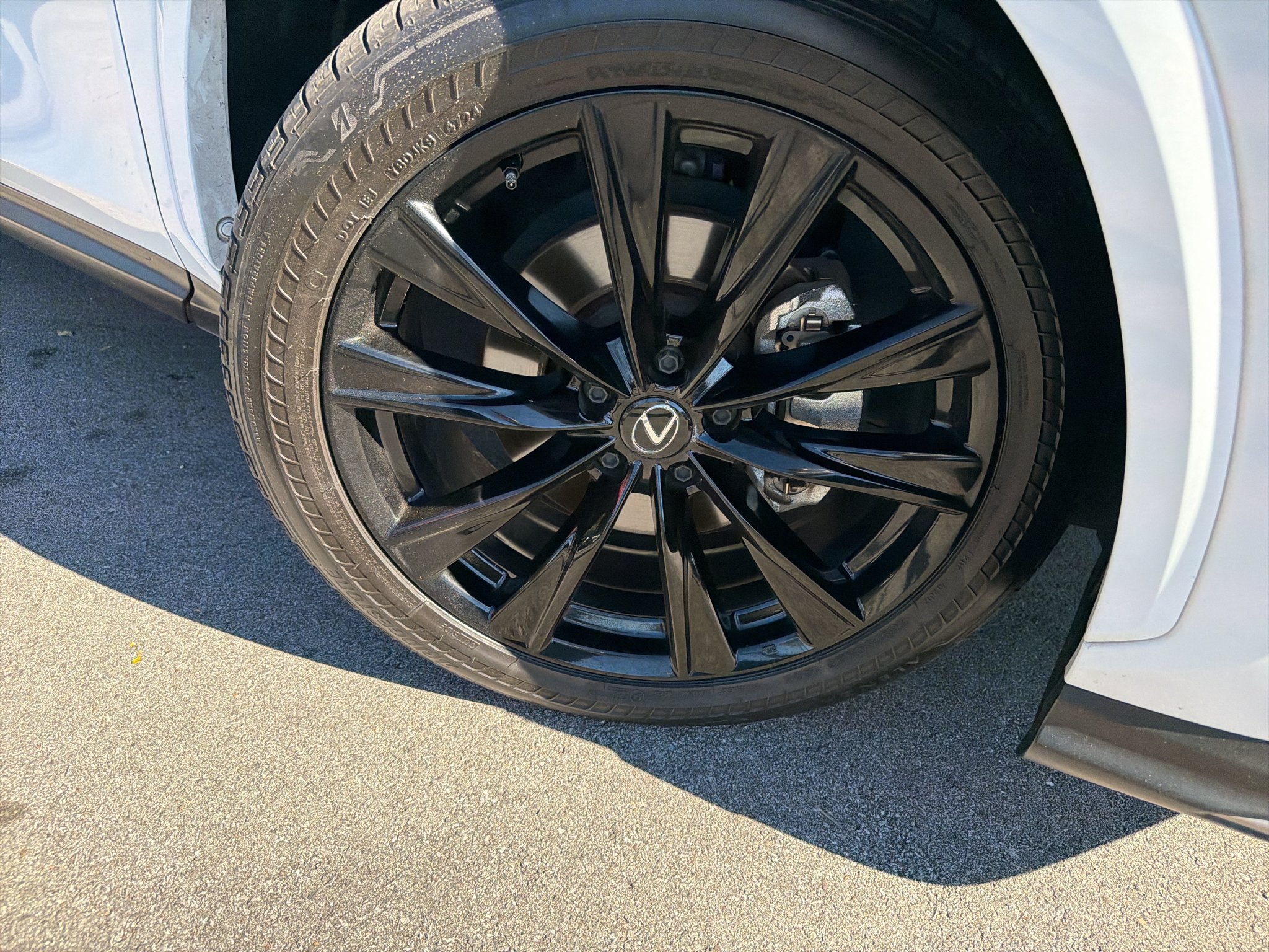 Used 2024 Ultra White Lexus F SPORT Handling image 2