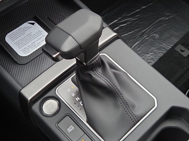 New 2027 Snow White Pearl Kia EX image 19