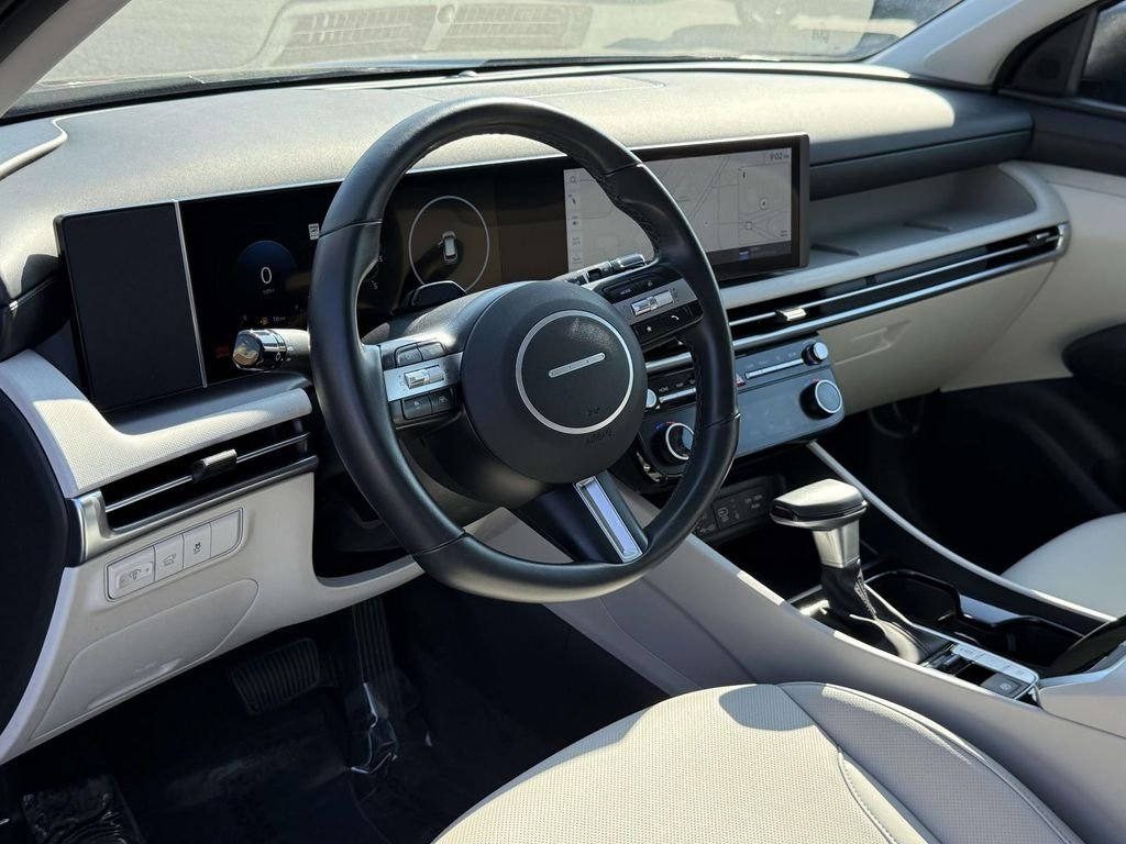 Certified Used 2025 Green Hyundai SEL Convenience image 2