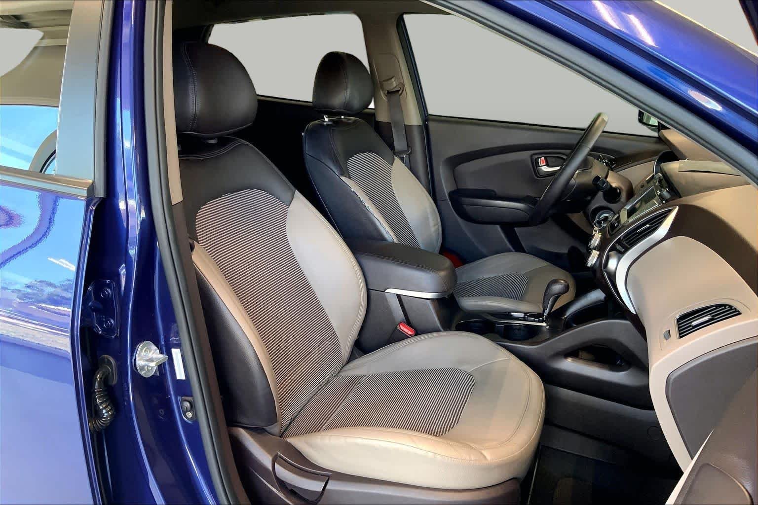 Used 2011 Iris Blue Hyundai GLS image 8