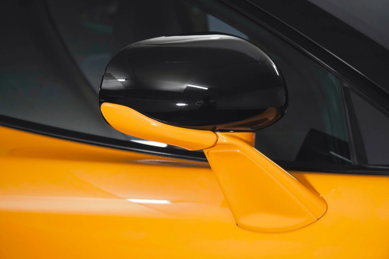 Certified Used 2025  McLaren  image 14