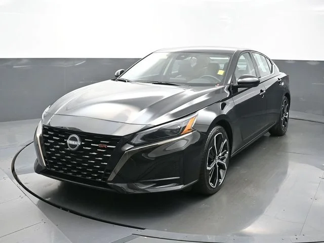 Used 2025 Black Nissan 2.5 SR image 1