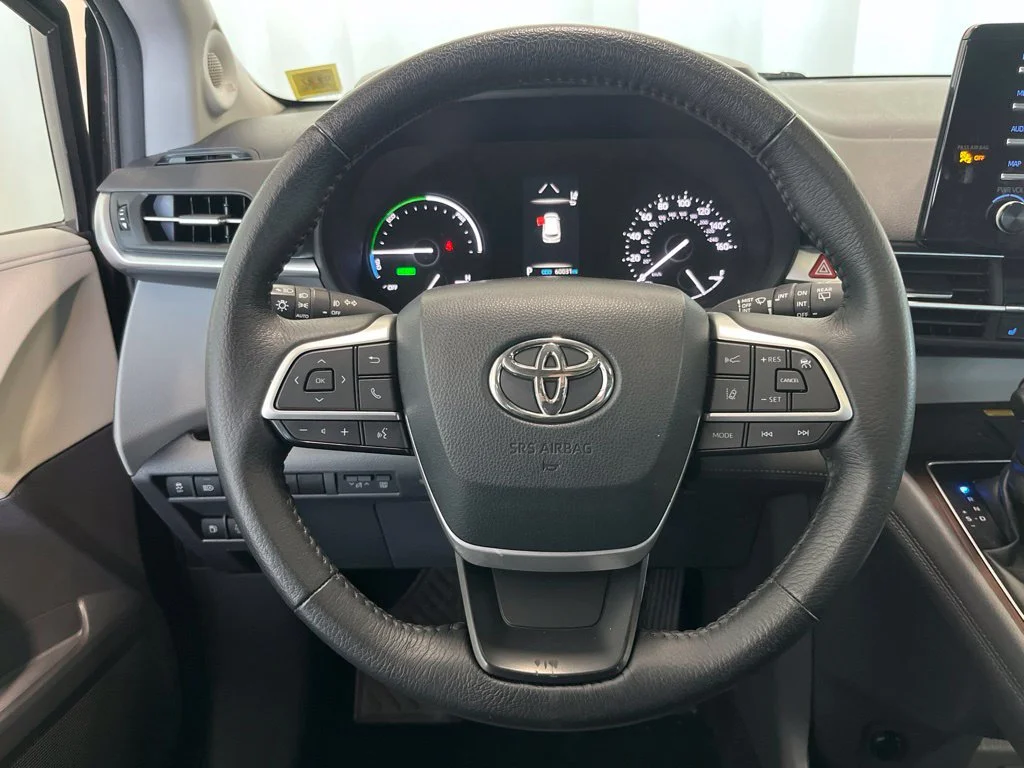 Used 2022 Gray Toyota XLE image 6