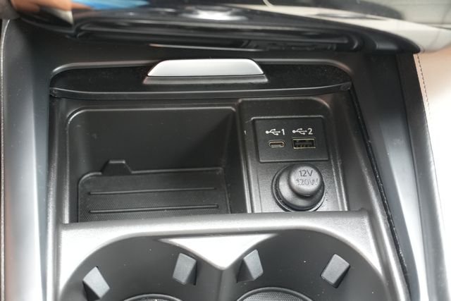 Used 2023 White INFINITI LUXE image 38