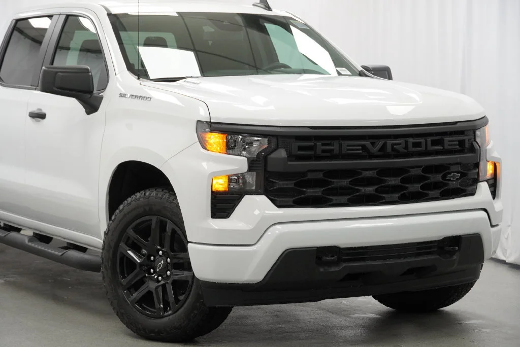 New 2026 Summit White Chevrolet Custom image 8