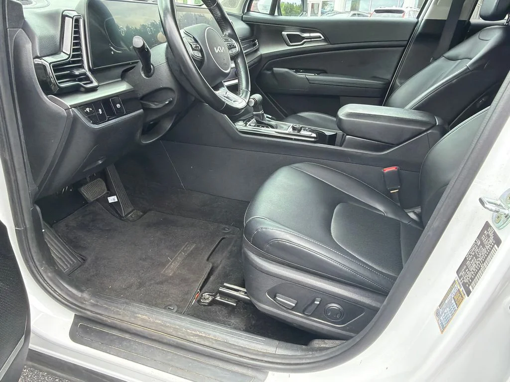 Used 2023 White Kia EX image 9