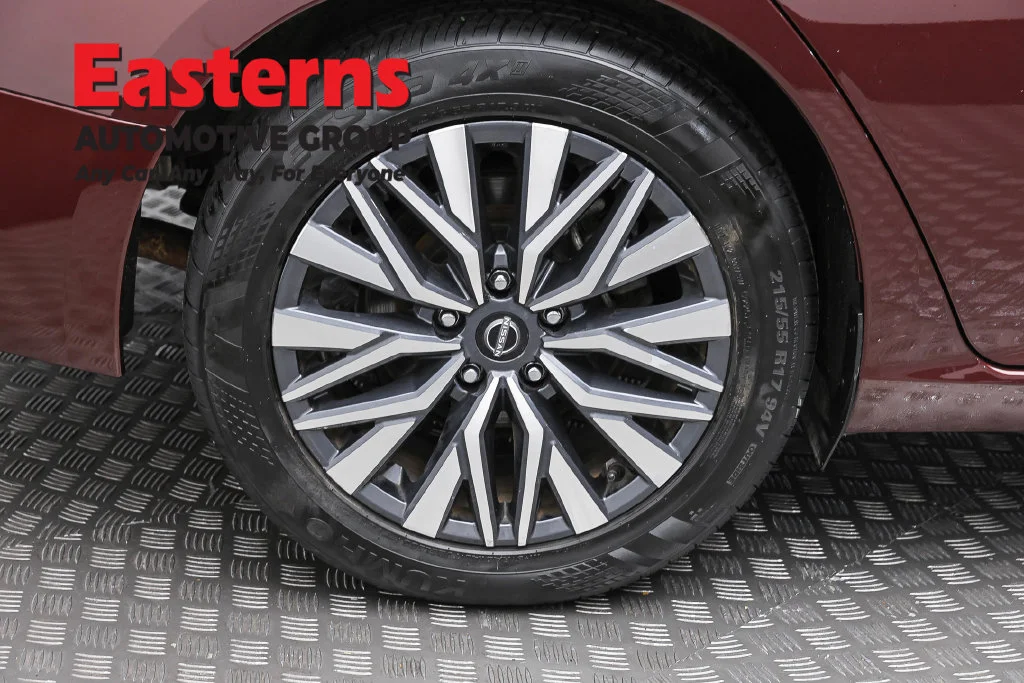 Used 2024 Red Nissan 2.5 SV image 31