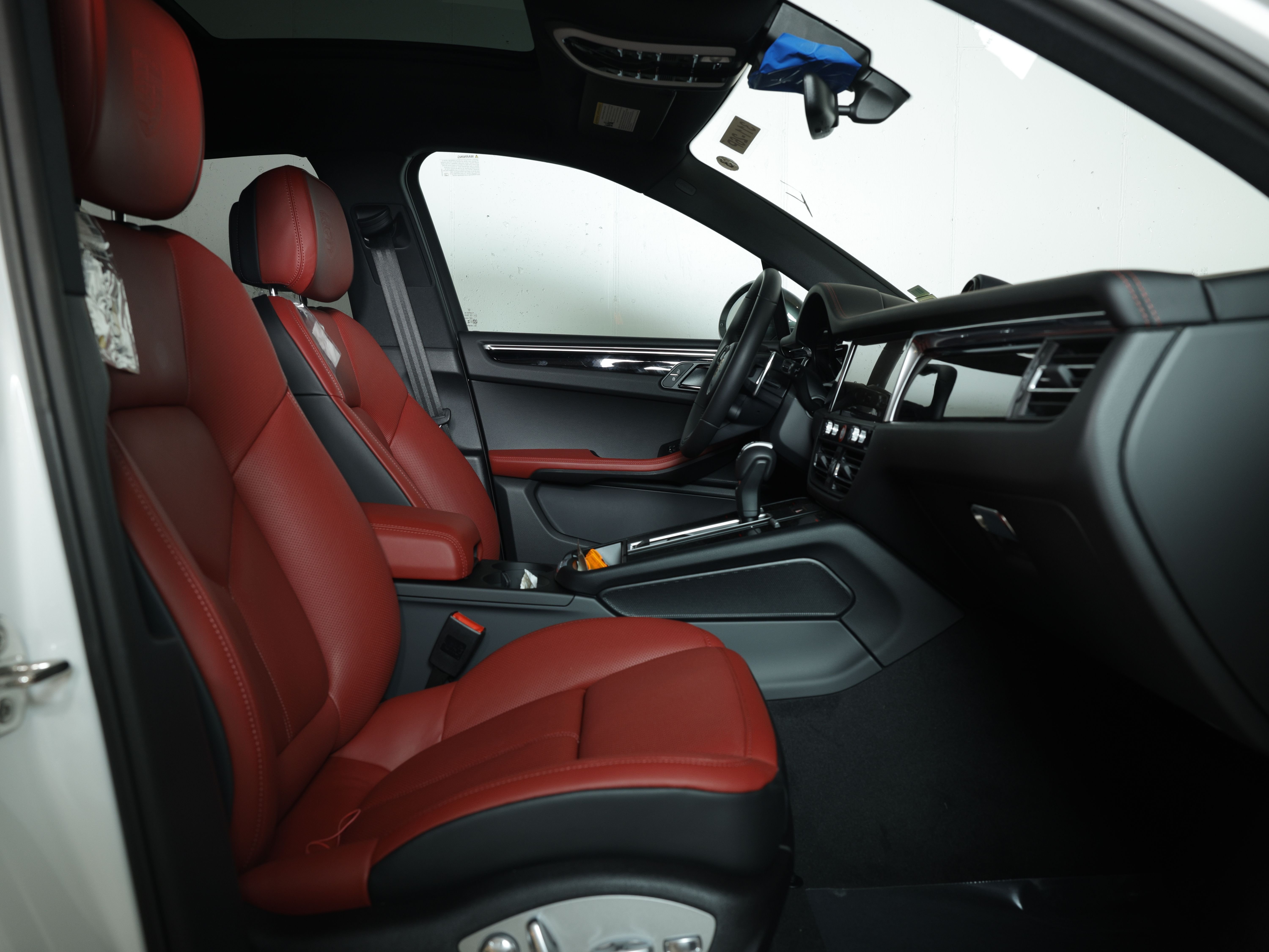 2026 Porsche Macan T - Photo 22