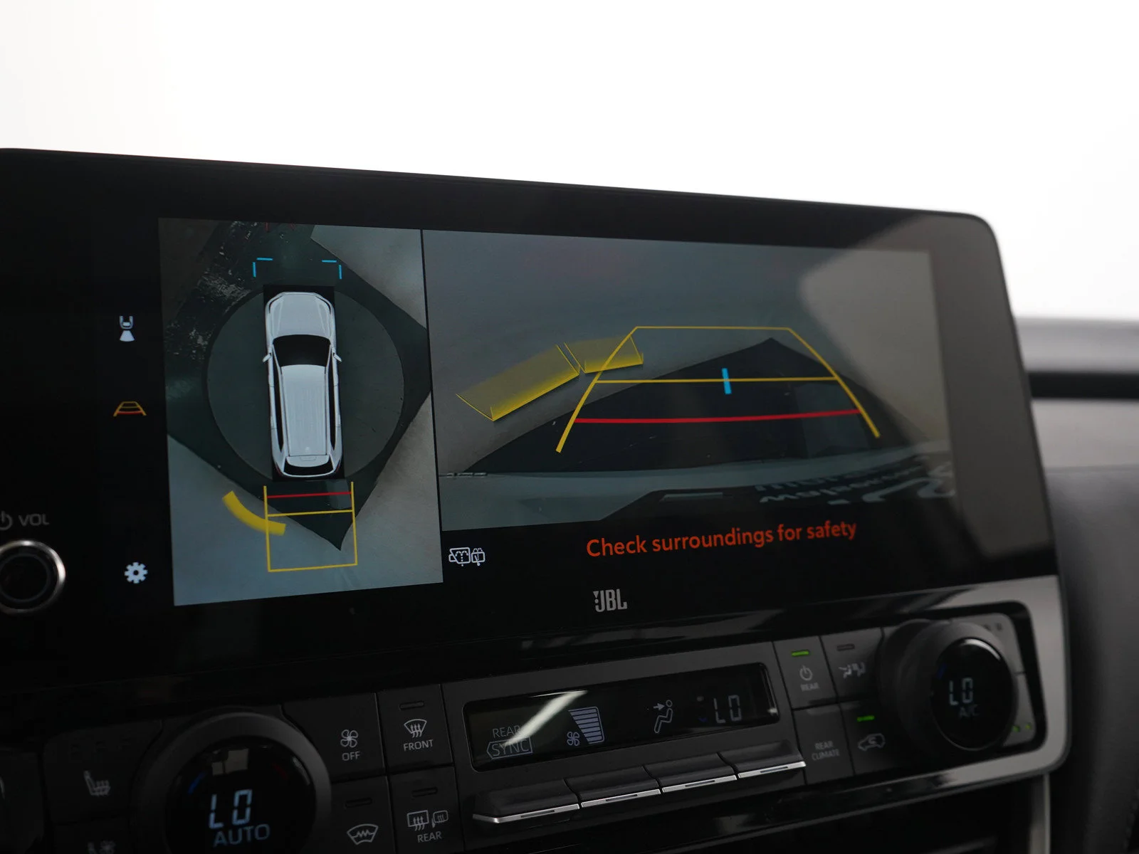 Used 2025  Toyota XLE image 31