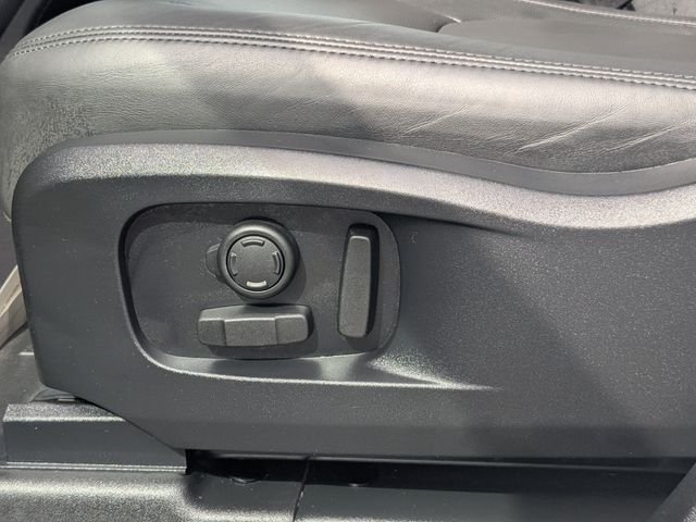 Used 2026 Gray Land Rover X-Dynamic SE image 19