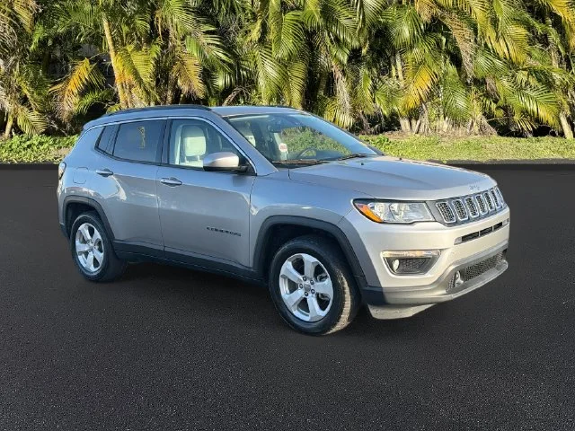 Used 2021 Silver Jeep Latitude image 2