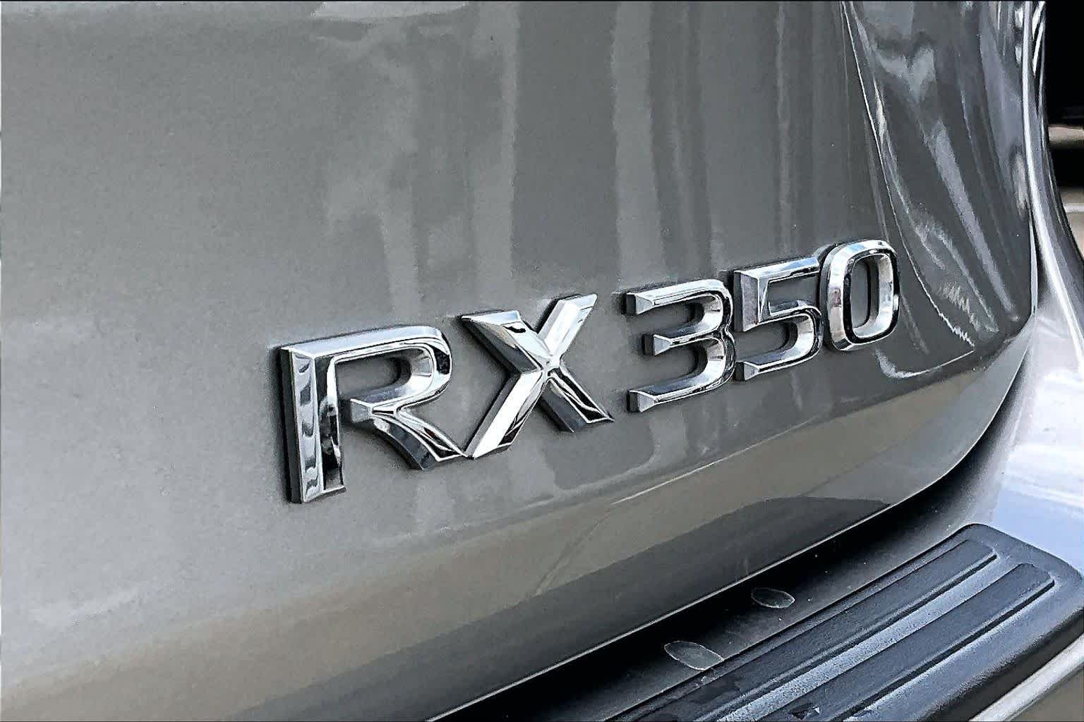 Used 2019 Atomic Silver Lexus  image 28