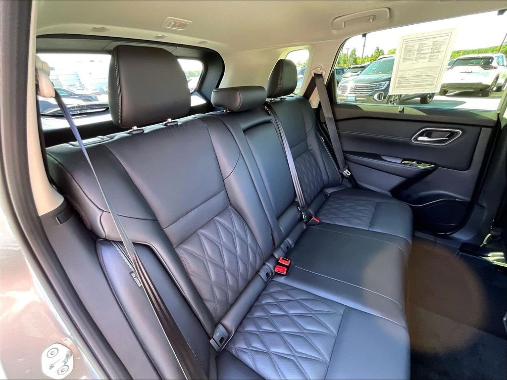 Used 2025 Gun Metallic Nissan Platinum image 15