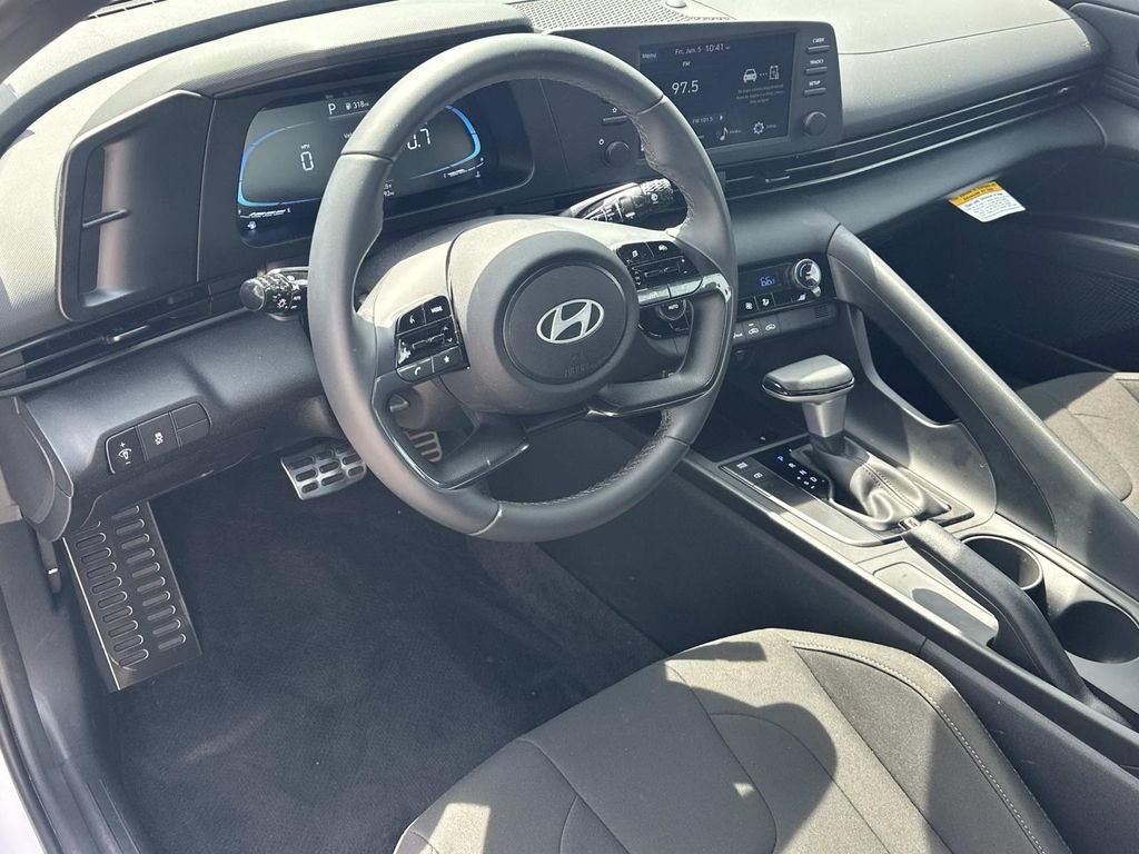 Certified Used 2025 White Hyundai SEL Sport image 2