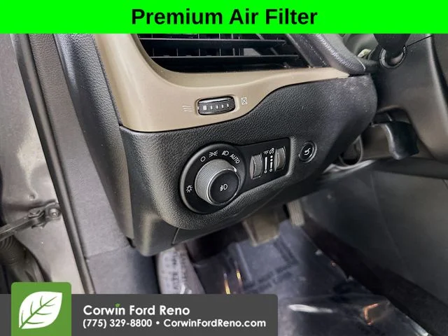 Used 2016 Granite Crystal Clearcoat Metallic Jeep Latitude image 10