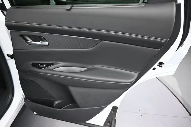 New 2026 Everest White Pearl TriCoat Nissan Platinum image 12