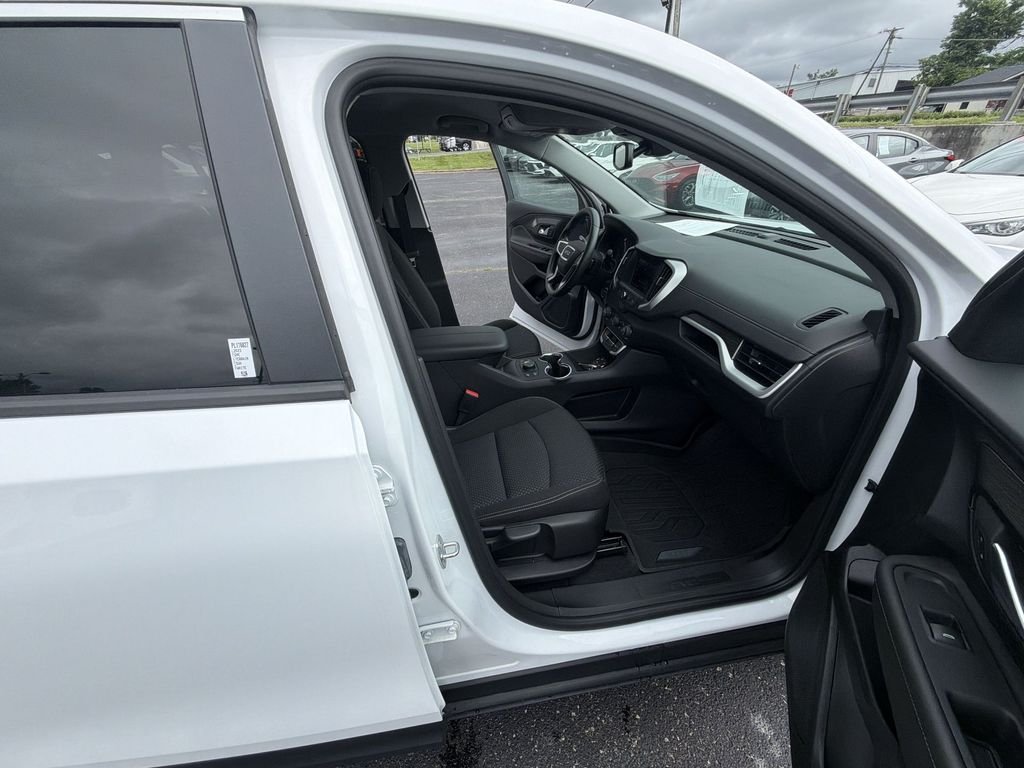 Used 2023 White GMC SLE image 23