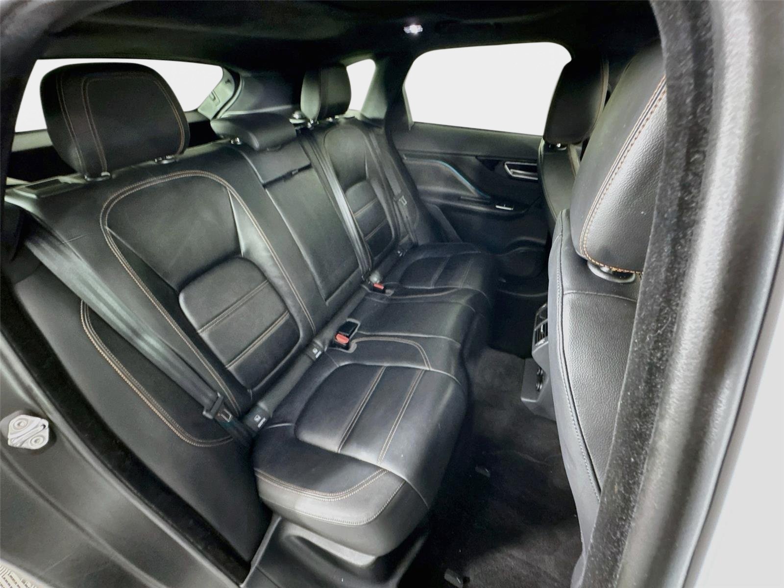 Used 2020 White Jaguar 25t Prestige image 28