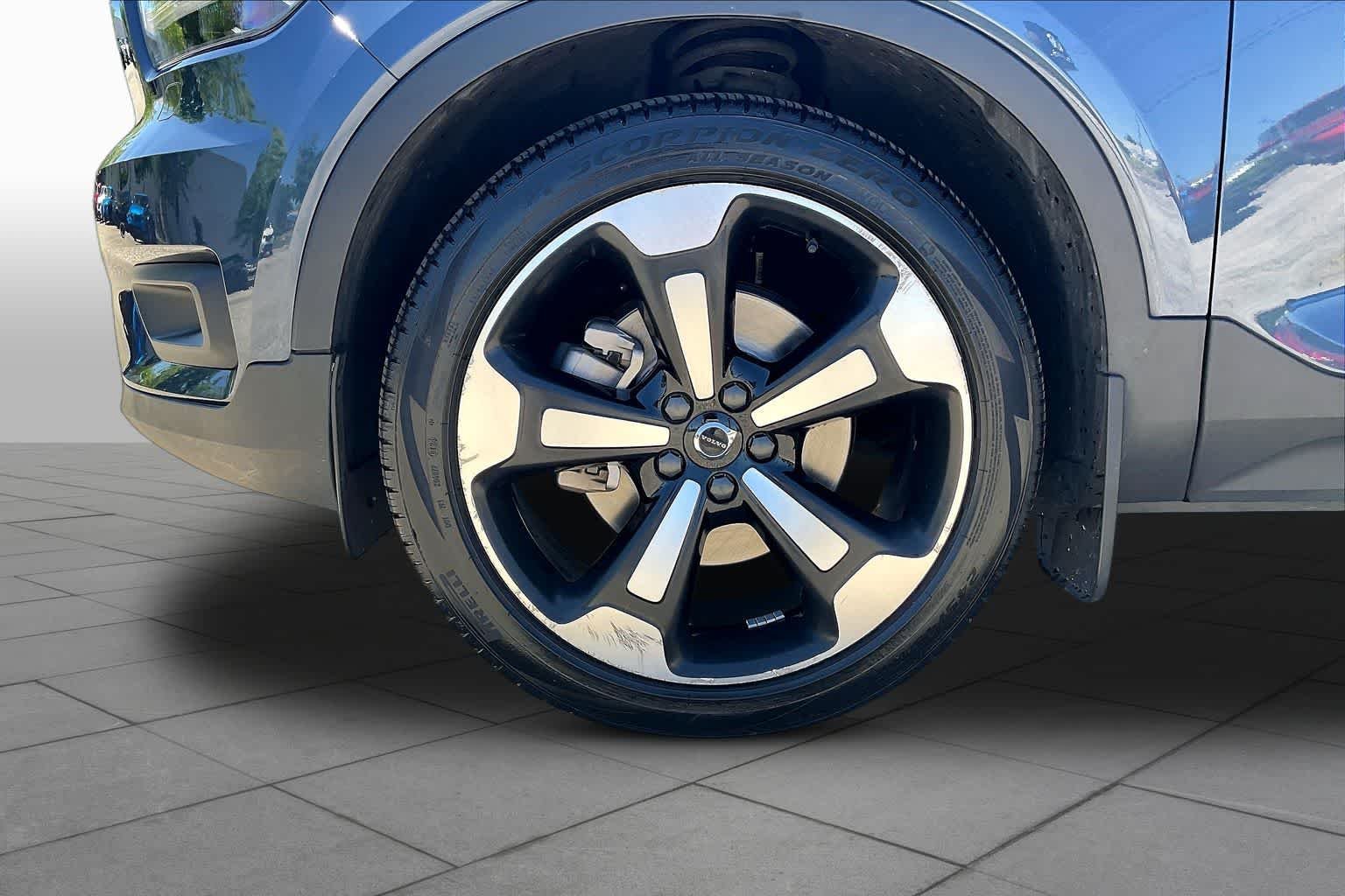 Used 2022 Denim Blue Metallic Volvo Momentum image 11