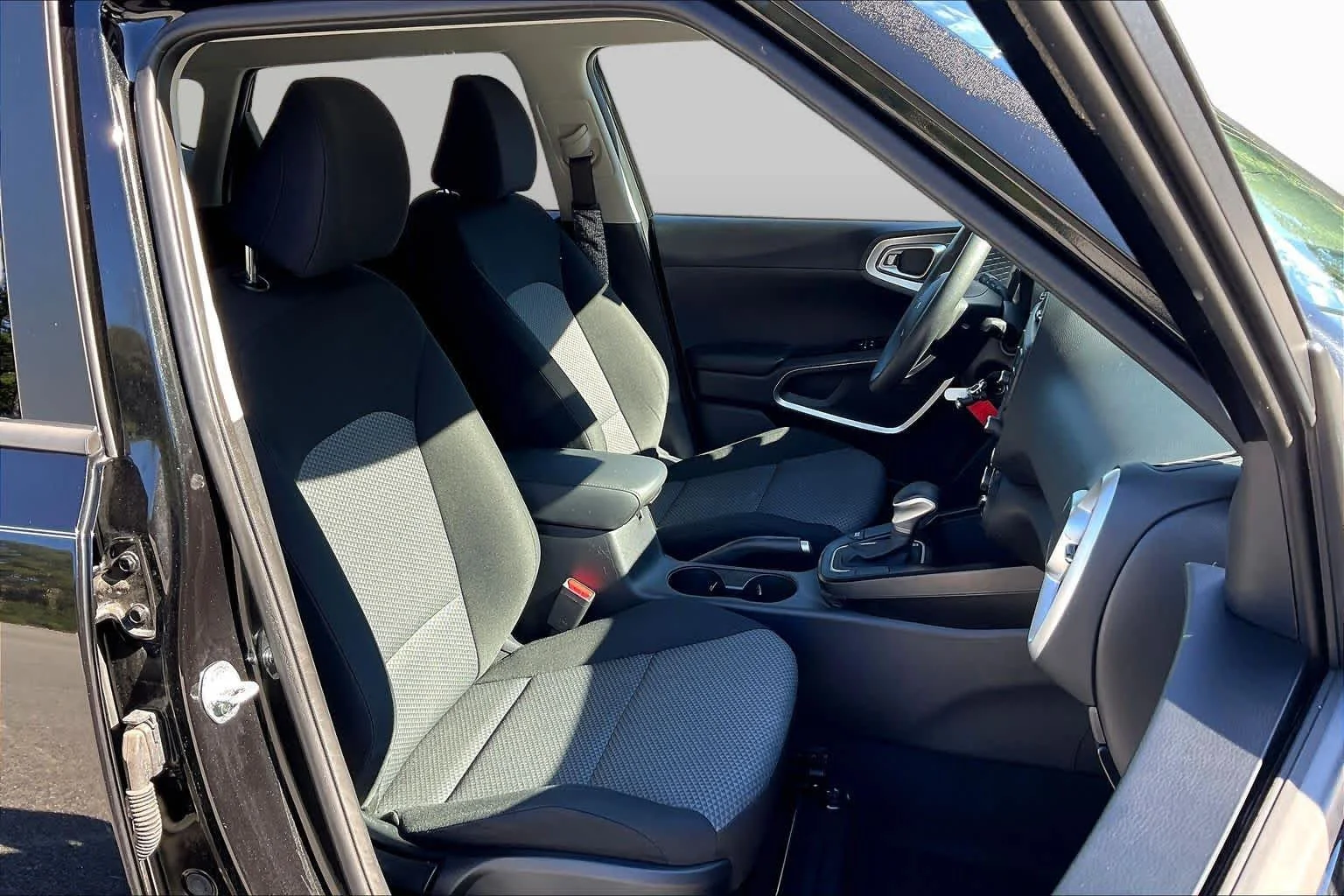 Used 2025 Fusion Black Kia LX image 9
