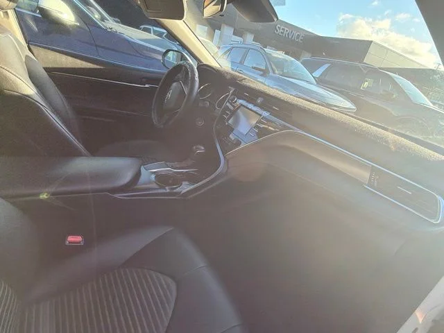 Used 2018 White Toyota SE image 13