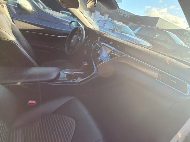 Used 2018 White Toyota SE image 13