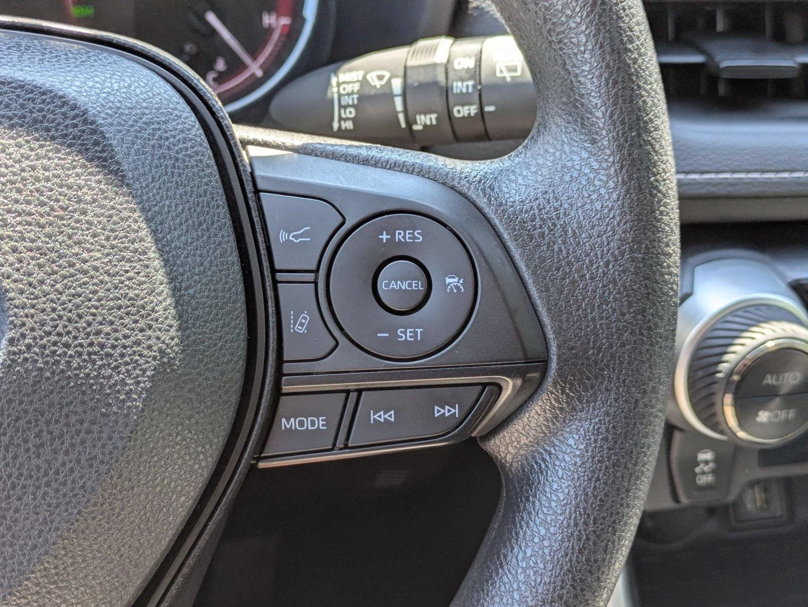 Used 2025 Ice Cap Toyota XLE image 18