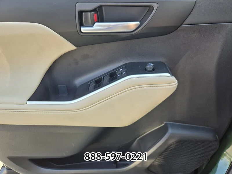 Used 2025 Cypress TOYOTA XLE image 32