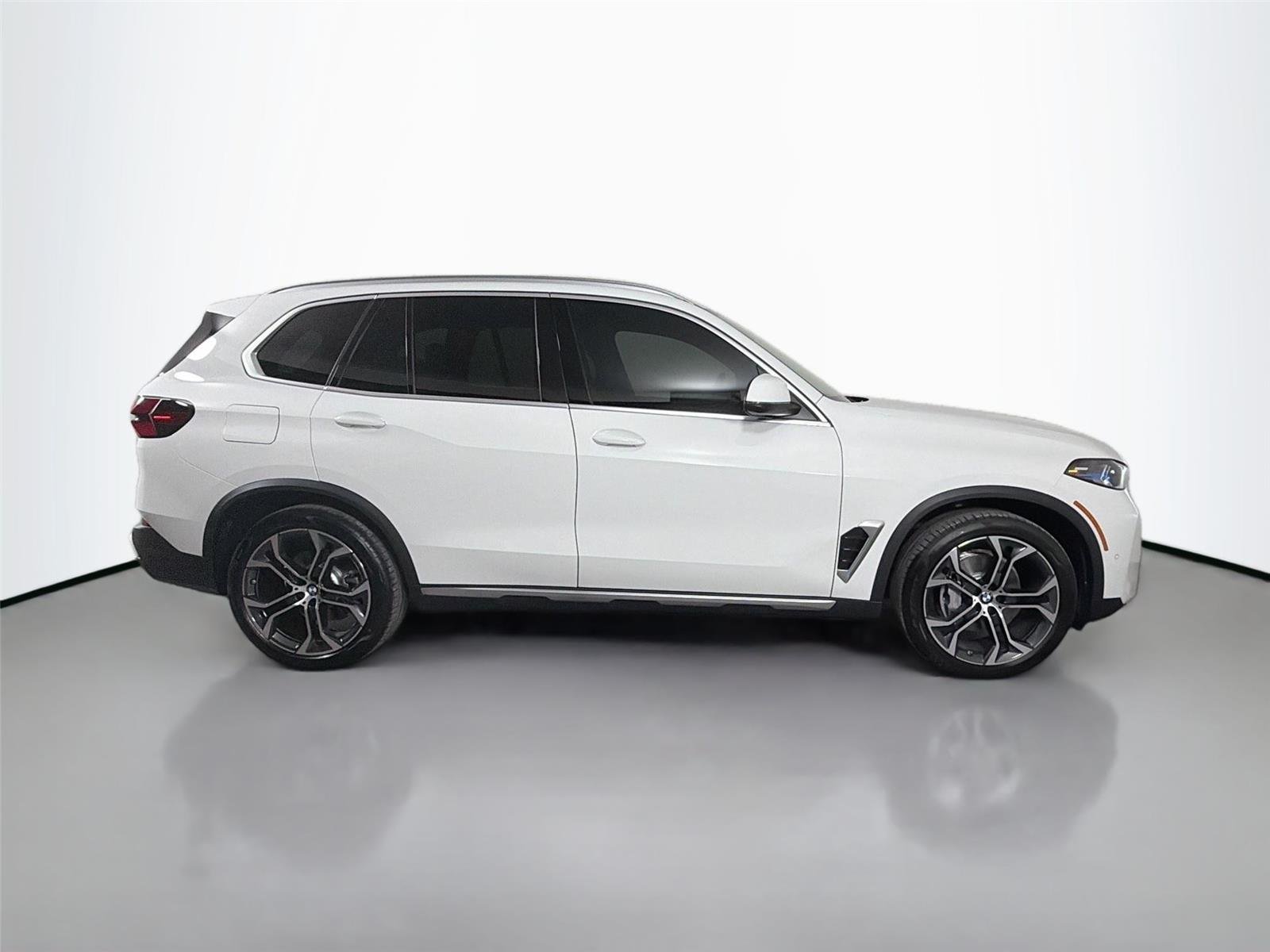 New 2026 Alpine White BMW xDrive40i image 4