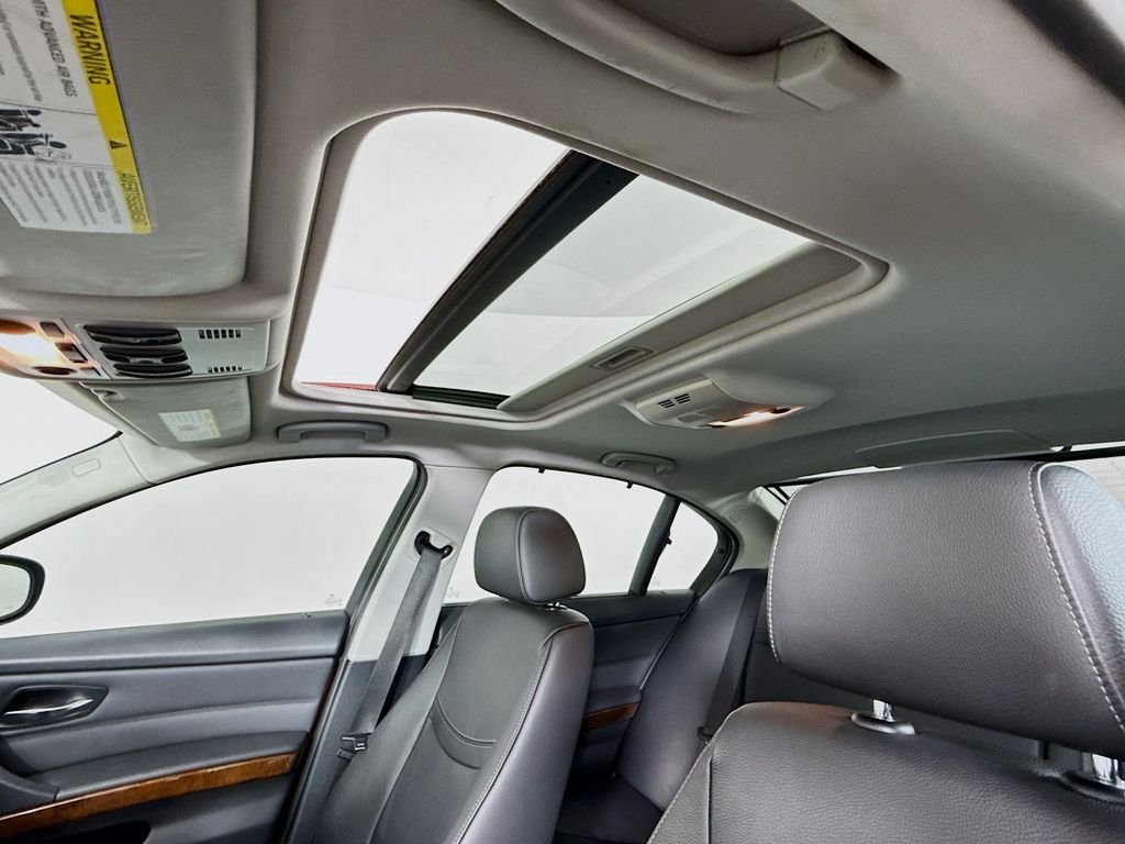 Used 2011 Red BMW 328i xDrive image 19