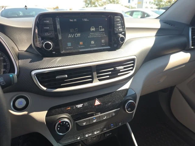 Used 2020 White Hyundai Value image 9
