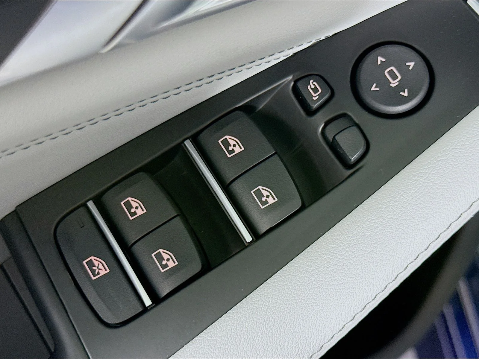 2026 BMW X5 M60i - Photo 18