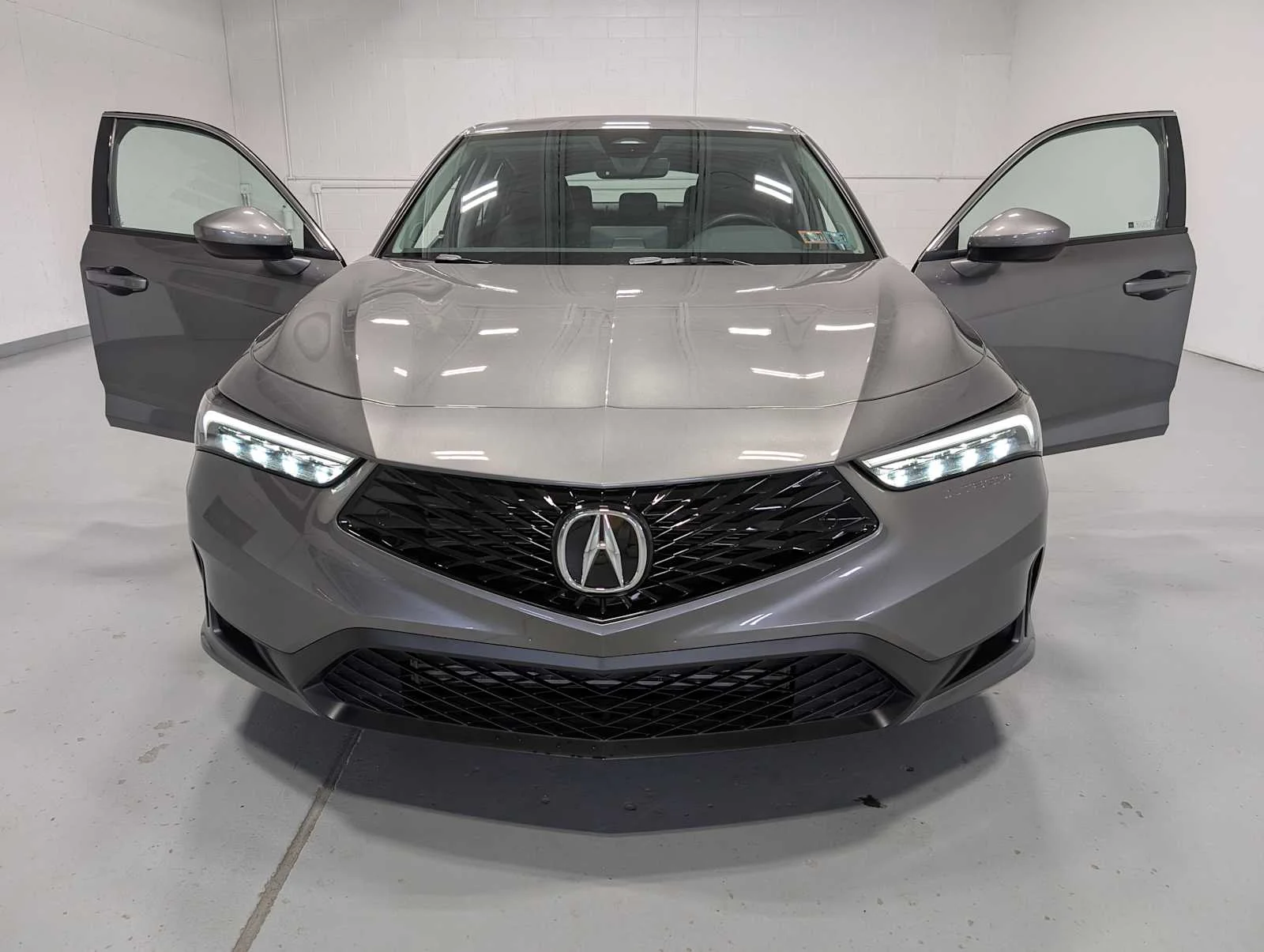 Used 2025 Liquid Carbon Metallic Acura  image 15