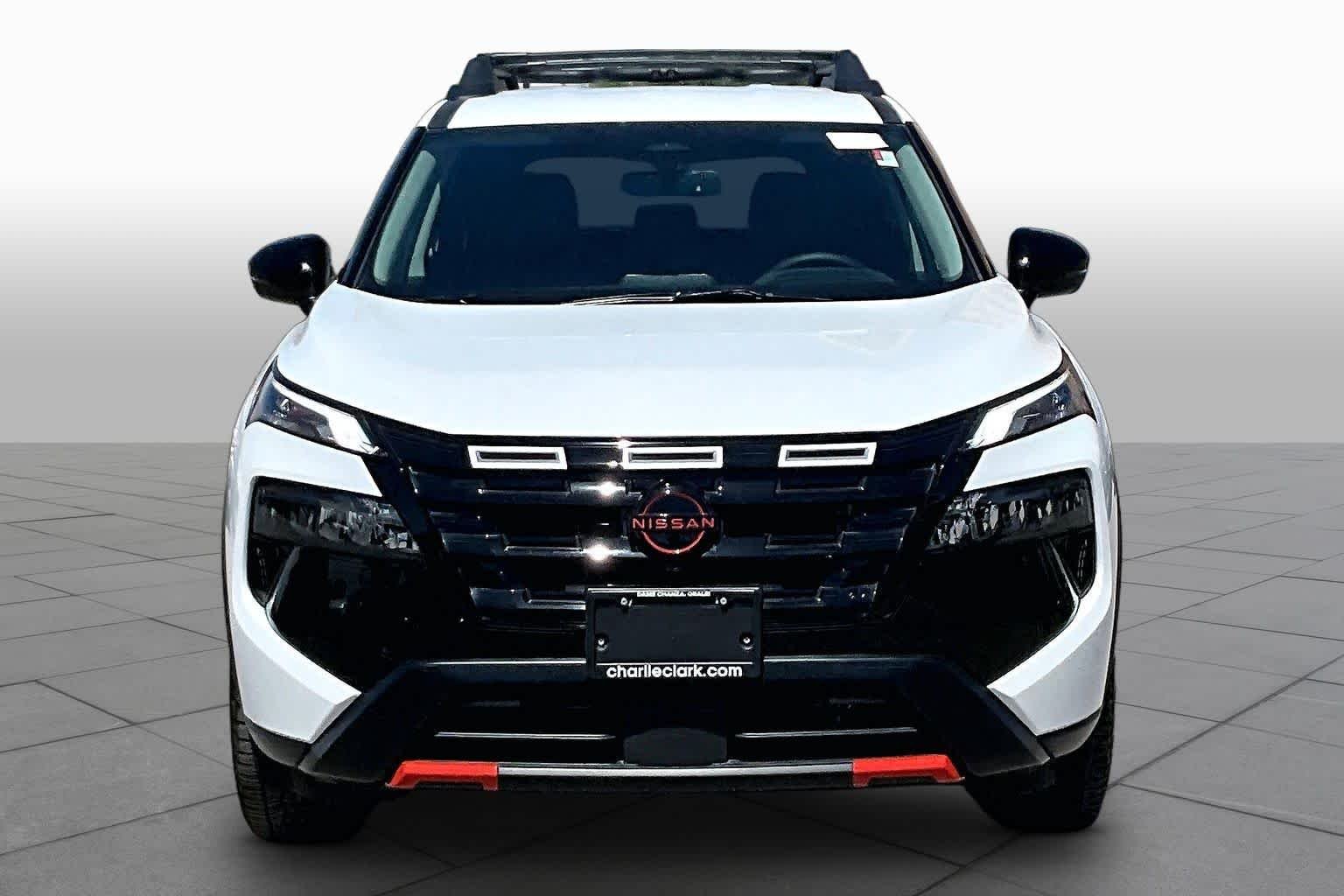Used 2026 Everest White Pearl Tricoat Nissan Rock Creek image 3