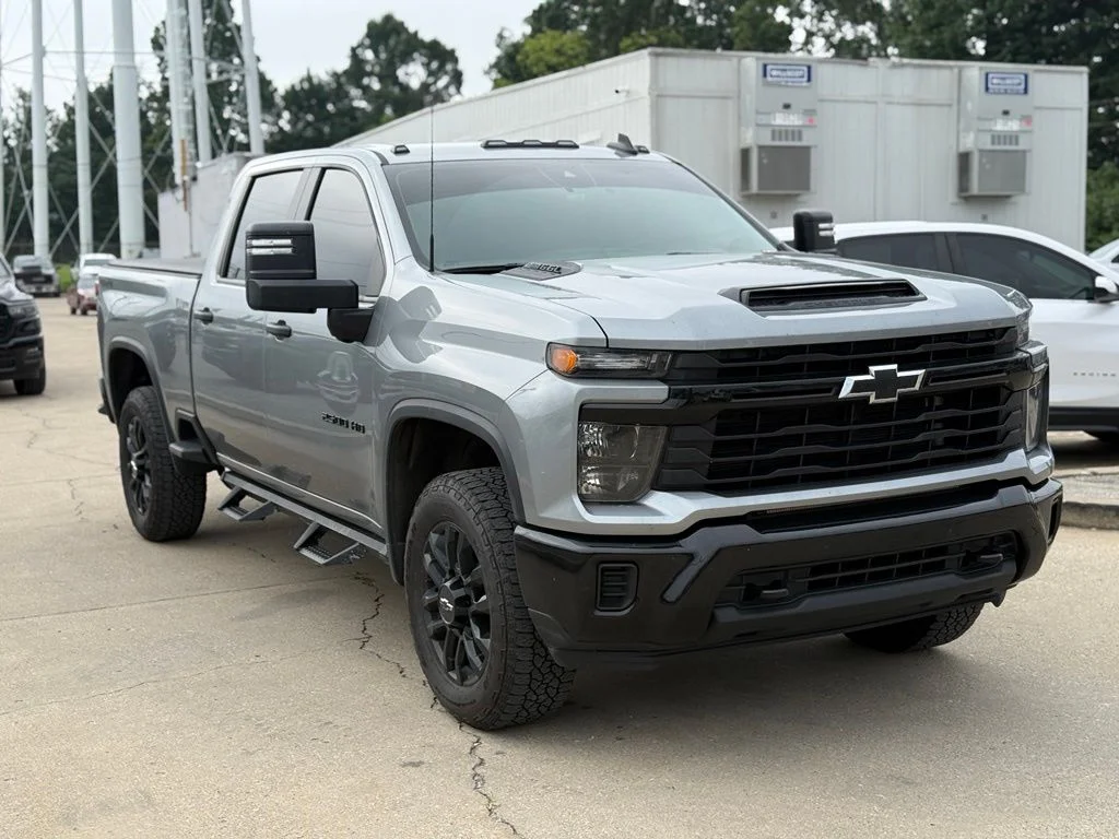 Used 2025 Gray Chevrolet Custom image 4