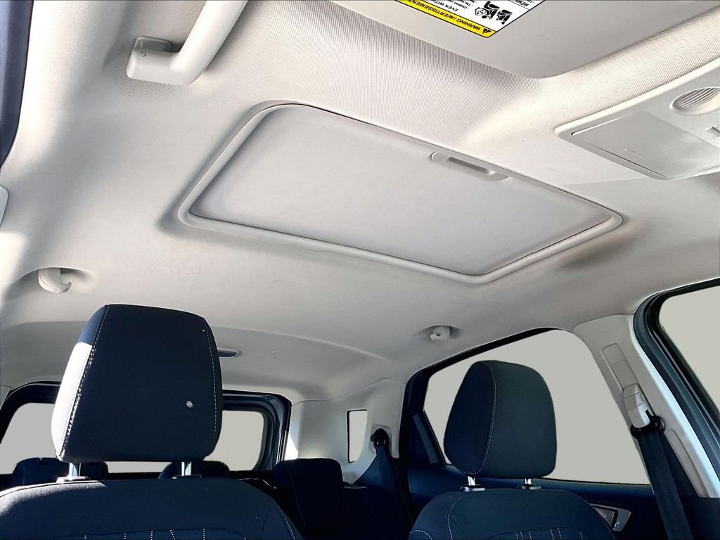 Used 2022 Smoke Metallic Ford SE image 22