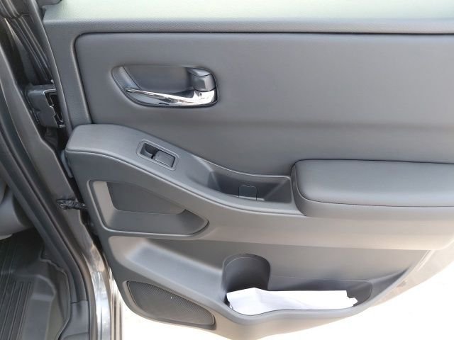 New 2026 Gun Metallic Nissan Crew Cab SV image 33